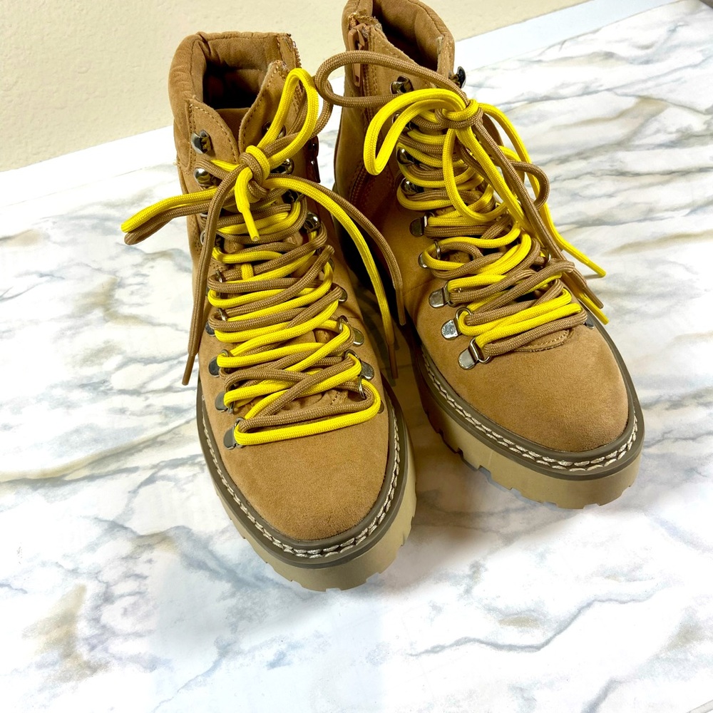 Madden Girl/Women Tipperr  Hiking Light Tan Boots Size 5.5 Pre-Owned gently used